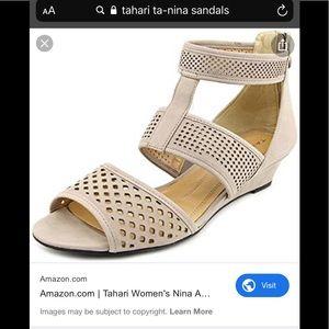 91/2 Tahari TA-NINA almost new Beige Sandals